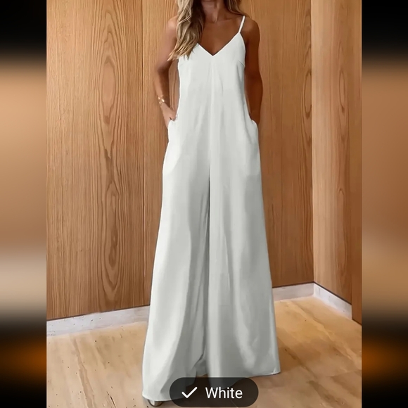Source Unknown Pants - White V-Neck Jumpsuit with Wide Legs And Pockets